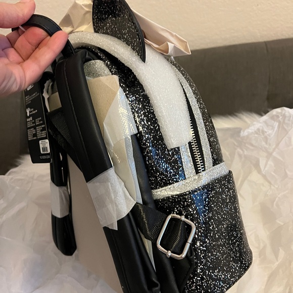 Loungefly Minnie Mouse Glitter Happy New Year Mini Backpack & Wallet - Picture 6 of 9